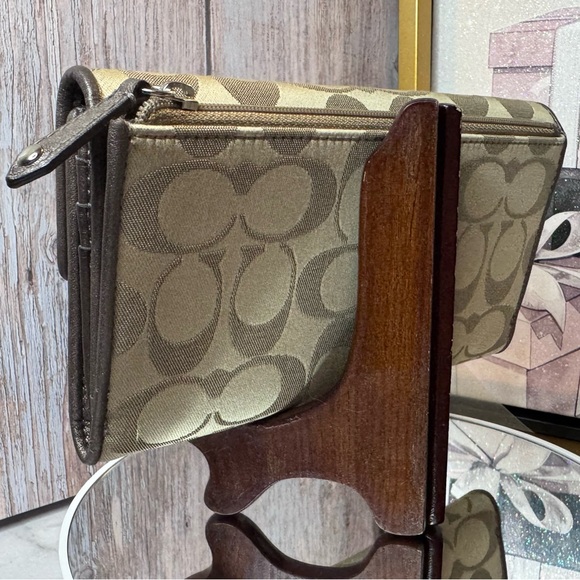 COACH Gold and Brown trifold long Wallet leather interior - EUC - Picture 6 of 17